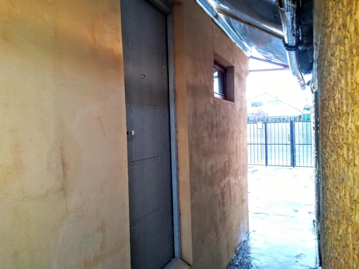 Two Rooms Rustic House - Self Check-In Bucarest Exterior foto