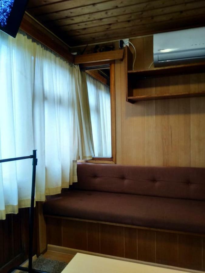 Two Rooms Rustic House - Self Check-In Bucarest Exterior foto